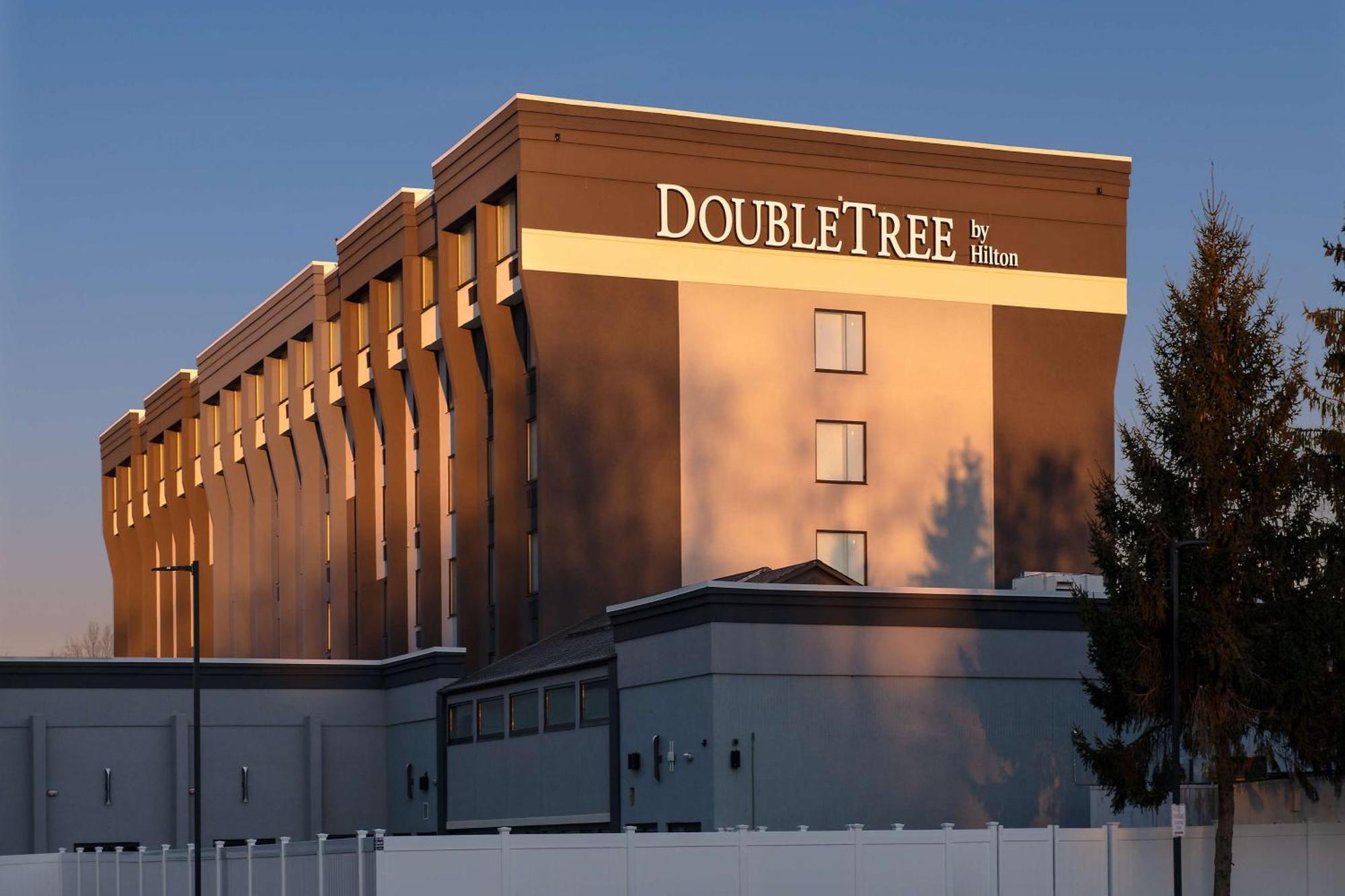 Hotel Doubletree By Hilton Monroe Township Cranbury à Rossmoor Extérieur photo